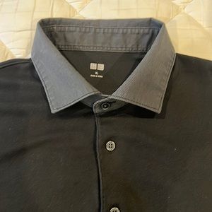 Uniqlo Mens polo grey collar black body